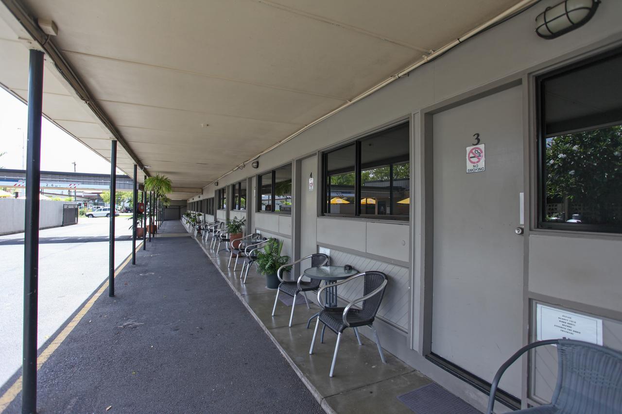 Tandara Hotel Motel Sarina Exterior foto