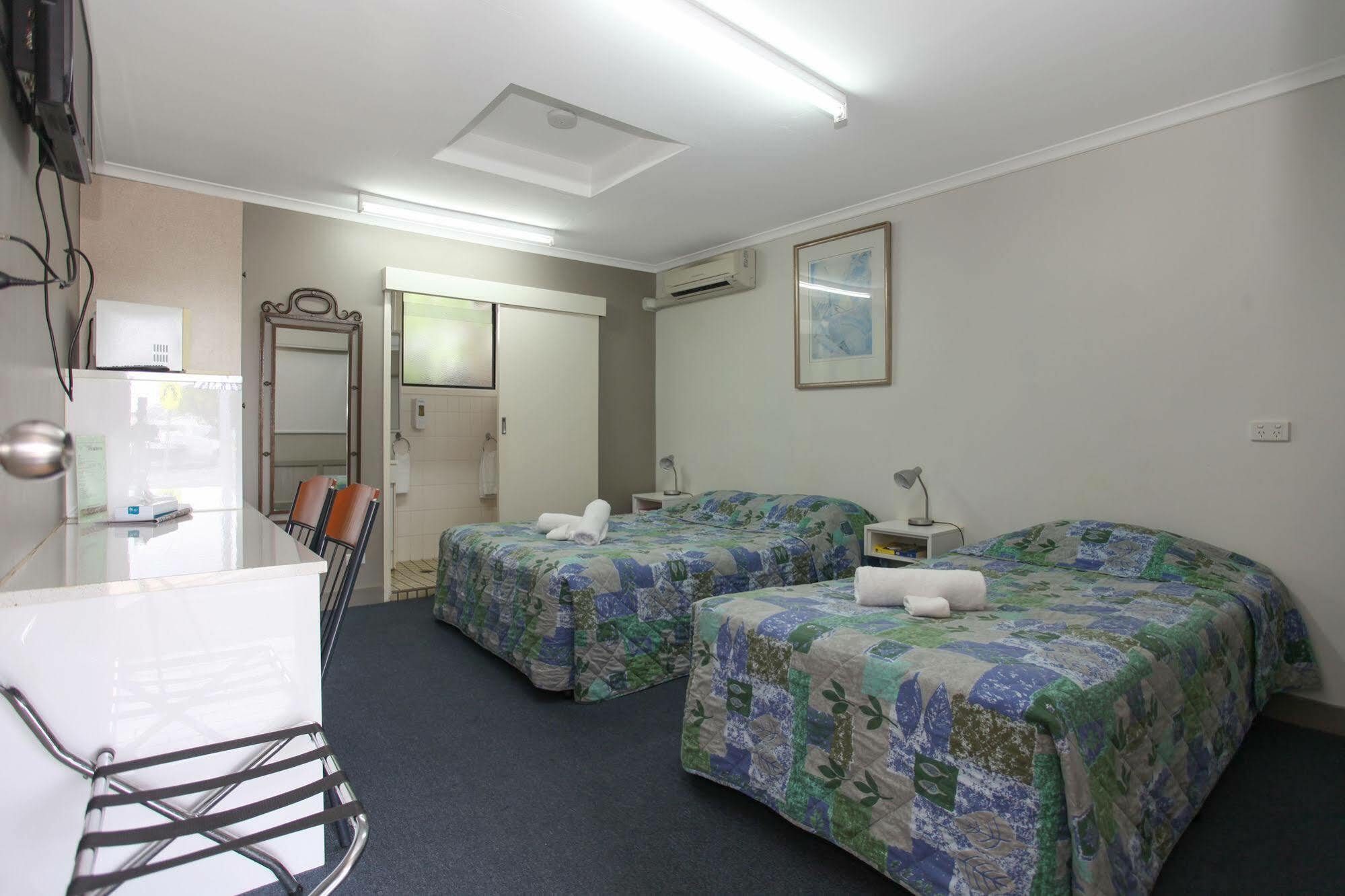 Tandara Hotel Motel Sarina Exterior foto